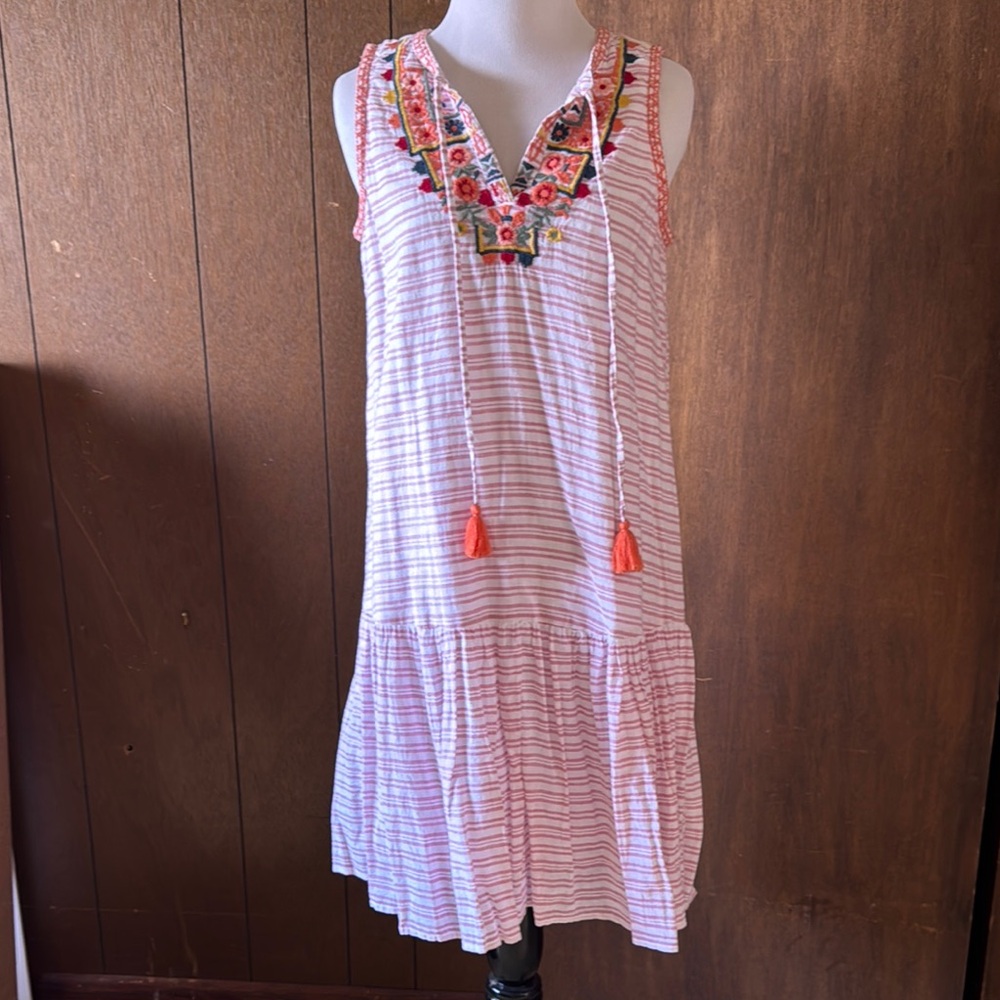 Beach Lounge Sleeveless Dress with Embroidered Neckline